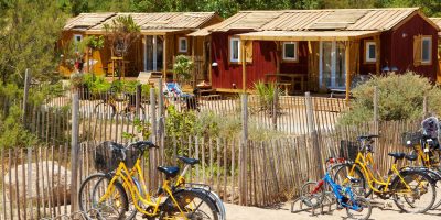 cabane-lheb-vacances-royan-velo-jaune