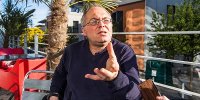 Thierry Berthier est enseignant-chercheur à l'université de Limoges. Il est spécialisé dans le problématiques liées à la cyberdéfense et cybersécurité.