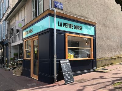 La Petite Ourse est un petit corner gastronomique situé au 11 place d’Aine à Limoges.