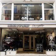 Custom Temple - devanture